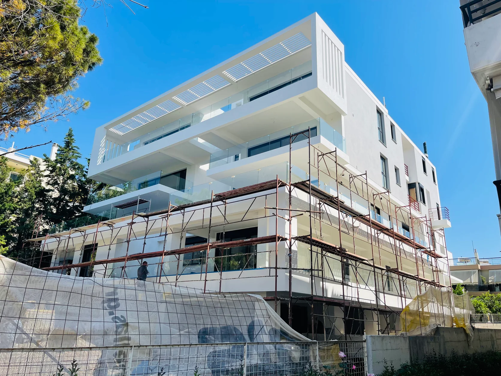 Construction phase: residential facade with scaffolding
