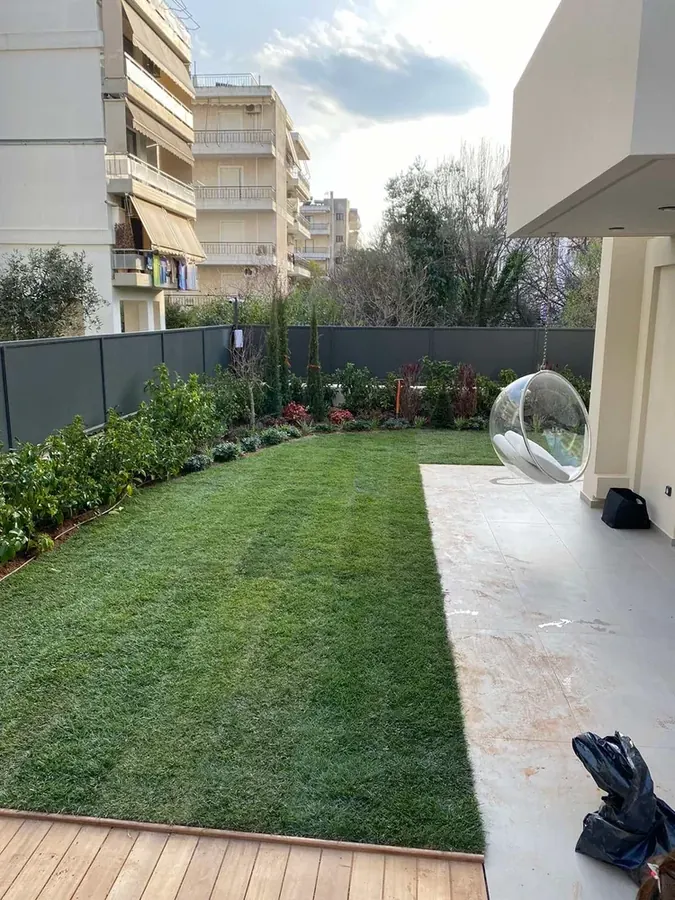 Ισόγεια βεράντα με πρόσβαση σε γκαζόν